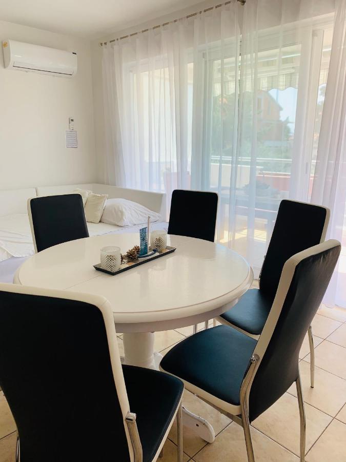 Ivana Apartment With Terrace โนวาลยา ภายนอก รูปภาพ